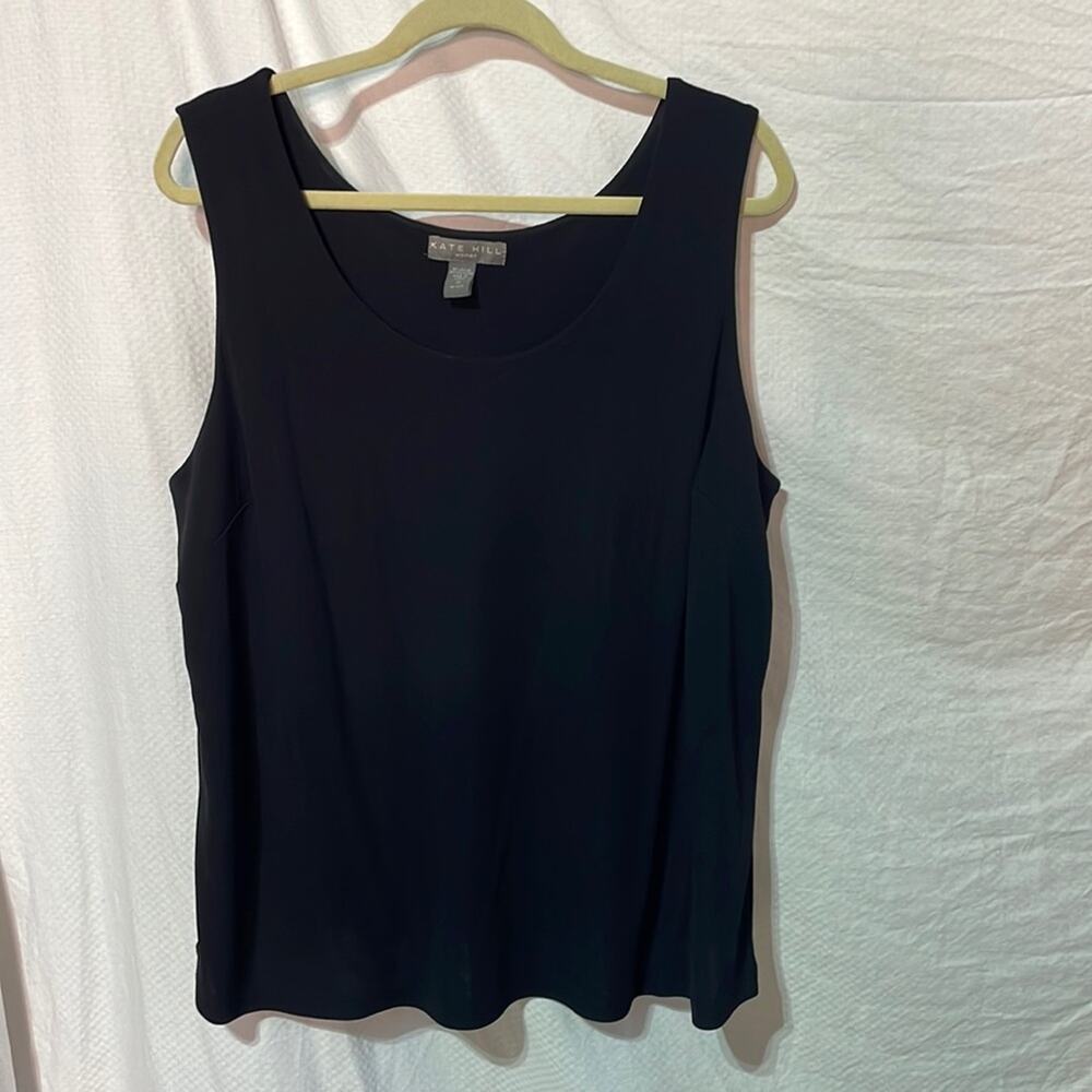 Kate Hill 1x black scoop neck tank with Top half of top lined in front/back euc